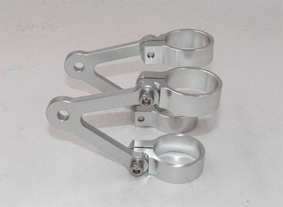 GIGA BIKE FACTORY ギガバイクファクトリー Short V-Shape CNC Headlight Brackets (35mm Bore， 68mm Length) ヘッドライト 灯火類 電装系