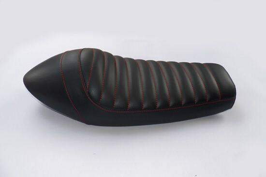 GIGA BIKE FACTORY ギガバイクファクトリー Cafe Racer Seat (Black Leather / Red Stitching) シート シート関連 外装