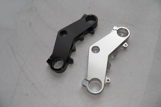 ■詳細説明Made from CNC Billet 6061 Alloy; aesthetic and high-strength.■注意点※取扱説明書が付属する場合は外国語となります。※輸入商材の為、納期が遅れる場合がございます。あらかじめご了承ください。※メーカー都合により商品の仕様変更がある場合がございます。ご了承ください。　※画像はイメージです。■適合車種SR&ensp;SRXS 650&ensp;XS 650