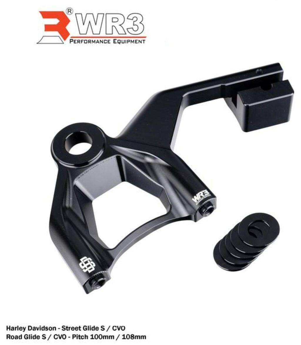 ■商品概要材質：アルミニウムビレット 6061-T6入り数：2個(左右)ピッチ：108mm適合：Harley Davidson Street Glide S / V / Road Glide S / CVO■詳細説明WR3リアキャリパーブラケットは、高強度で剛性の高い素材を採用し、振動しにくい設計です。アルミニウムビレットをCNC加工で仕上げており、高精度で取り付けやすい仕様です。深みのあるアルマイト仕上げにより、色あせを抑えます。ボルトオンで取り付けできます。■注意点※取扱説明書が付属する場合は外国語となります。※輸入商材の為、納期が遅れる場合がございます。あらかじめご了承ください。※メーカー都合により商品の仕様変更がある場合がございます。ご了承ください。　※画像はイメージです。■適合車種Road Glide CVO&ensp;Road Glide CVORoad Glide S&ensp;Road Glide SStreet Glide S&ensp;Street Glide SStreet Glide V&ensp;Street Glide V