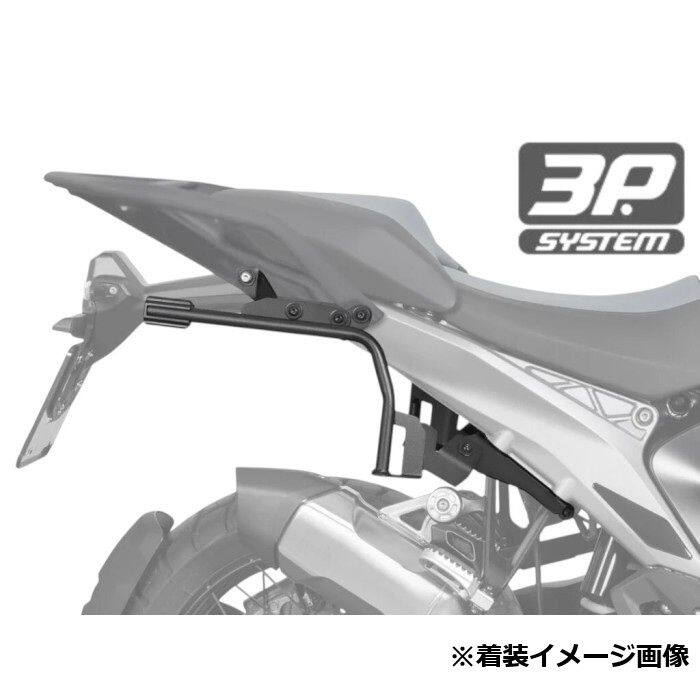 ■商品概要【メーカー品番】H0CR64IF【シリーズ】3Pシステムフィッティングキット【タイプ】サイドケース・バッグ用【仕様】適合：SH35・SH36・SH38X(サイドケース)【用途】SHADサイドケース装着用フィッティングキット【備考】メーカー保証期間：1年商品の不具合に関するお問い合わせの際は、製品ロット番号と納品書をご用意のうえ、ご連絡ください。■詳細説明SHADのサイドケースを安全・確実に装着する、SHAD製サイドケース用純正フィッティングキットです。世界中のバイヤーより支持されている高い機能性とスタイリッシュなデザイン。SHAD(シャッド)ブランドは1973年にスペインのバルセロナで誕生しました。BMWやKTMなどのグローバルメーカー向けのデザイン性・機能性にこだわったトップケースの商品開発に特化しており80年代にPIAGGIOEspana(ピアジオエスパーニャ)サプライをスタートさせたことでSHADは世界的なプロバイダーとなり、HONDA、YAMAHA、そしてSUZUKIといった日本メーカーへの商品提供が始まりました。続けて90年代にもPEUGEOT、BMW、MBK(YAMAHAFrance)など海外ビジネスパートナーを増やし、今では80ヵ国以上で愛用されているブランドです。■商品情報3PシステムフィッティングキットSHADのサイドケースの装着・固定に必要な車種専用フィッティングキットです。「3Pシステム」は、軽量かつバイクに自然に溶け込むスマートなデザインで、街乗りやツーリングに最適なシステムです。3か所のジョイントポイント(3P)でサイドケースを固定する構造により、装着が簡単で、バイク本来の外観や走行性能を損なうことなくケースを取り付けできます。素材は20mm厚の高耐久スチールフレームを採用し、メタリック塗装＋粉体塗装で仕上げられています。トップケースを装着するには別売りのトップマスターフィッティングキットとの組み合わせが必要となります。(適合の有無にご注意ください。)■注意点※最大耐荷重は装着するSHADサイドケースに準拠します。※フィッティングキットのロット番号は、カートンボックス内側のスタンプに記載されています。ロット番号確認のため、梱包箱および製品情報はご購入後1年間保管してください。※SH23のサイドケースには適合しません。※こちらの商品はSHADサイドケース専用ステーと取付に必要なボルトのセットとなります。サイドケース本体は付属しておりません。※他社のサイドケースの装着は確認しておりません。取り付けは専門知識をお持ちの方へのご依頼をおすすめします。※画像には他の商品・着装イメージ画像が含まれている場合があります。※メーカー都合により商品の仕様変更がある場合がございます。ご了承ください。■適合車種CB650R&ensp;CB650R 年式: 24-25&ensp;&ensp;備考: RH17CBR650R&ensp;CBR650R 年式: 24-25&ensp;&ensp;備考: RH17