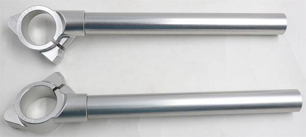 ■詳細説明9-degree slant; CNC Billet Alloy. Ultra-lightweight at 464g perpair(Stock weight： 1367g).■注意点※取扱説明書が付属する場合は外国語となります。※輸入商材の為、納期が遅れる場合がございます。あらかじめご了承ください。※メーカー都合により商品の仕様変更がある場合がございます。ご了承ください。　※画像はイメージです。■適合車種NSR 150 SP&ensp;NSR 150 SP