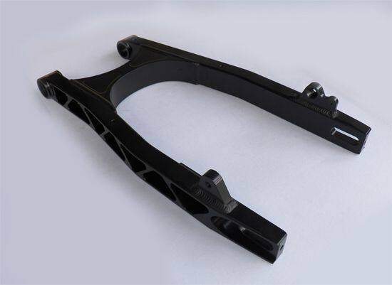 GIGA BIKE FACTORY ギガバイクファクトリー CNC Aluminum Swingarm for Triumph Thruxton 900， T100 BONNEVILLE THRUXTON 900 TRIUMPH トライアンフ スイングアーム 足回り