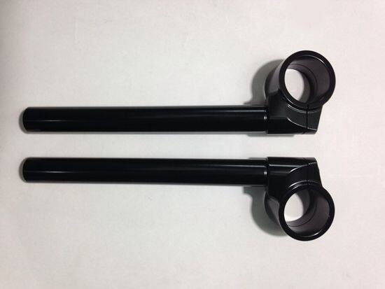 ■詳細説明CNC work; 41mm size. Fits both 1-inch and 7/8-inch handlebars.Perpair.■注意点※取扱説明書が付属する場合は外国語となります。※輸入商材の為、納期が遅れる場合がございます。あらかじめご了承ください。※メーカー都合により商品の仕様変更がある場合がございます。ご了承ください。　※画像はイメージです。■適合車種&ensp;&ensp;&ensp;備考: 汎用