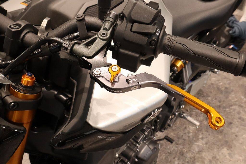 SPEEDRA スピードラ アジャストレバー 可倒延長式 MT-09 SP XSR900 GP YZF-R9 YAMAHA ヤマハ ブレーキ・クラッチレバーセット ハンドル周辺パーツ ハンドル レバー本体カラー：マットチタン / アジャスターカラー：マットゴールド / エクステンションカラー：マットゴールド 2