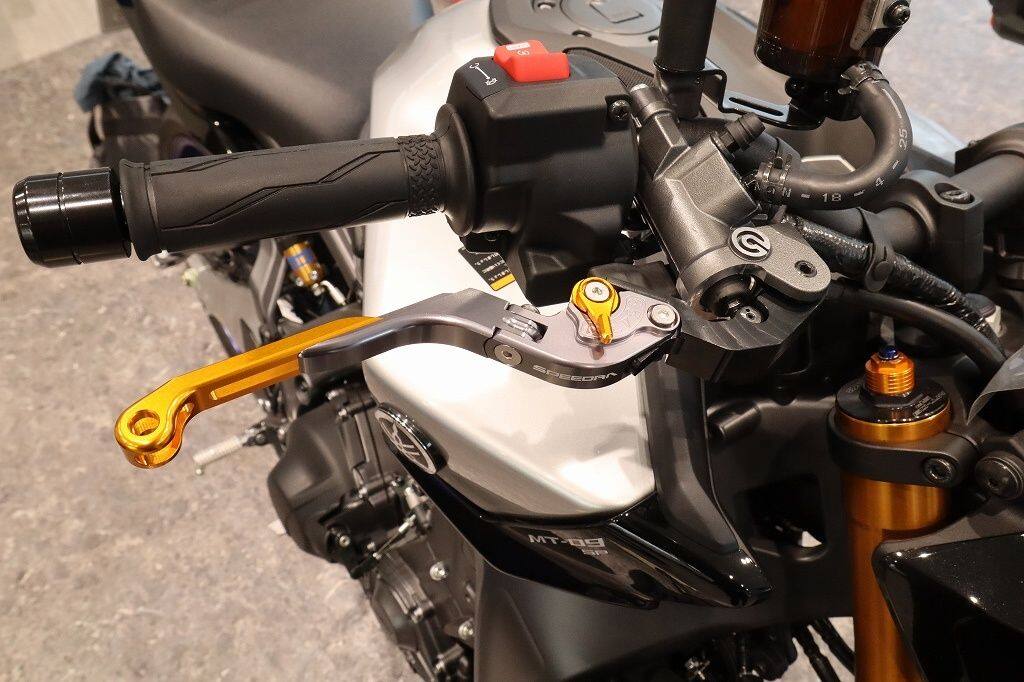 SPEEDRA スピードラ アジャストレバー 可倒延長式 MT-09 SP XSR900 GP YZF-R9 YAMAHA ヤマハ ブレーキ・クラッチレバーセット ハンドル周辺パーツ ハンドル レバー本体カラー：マットチタン / アジャスターカラー：マットゴールド / エクステンションカラー：マットゴールド 3