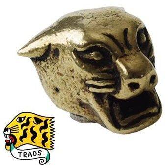 ■商品概要内容物：本体×1■詳細説明■TRADSのトラをモチーフにしたCOOLなバルブキャップHATCHET METAL WORKS社に生産委託したバルブキャップ。TRADSのトラがモチーフ■About TRADS「古き良きものに敬意を払い、新しい息吹を吹き込む」ことを指針としトラディショナルなものに、TRADS独自の解釈と現代的なトレンドを加味したオリジナルアイテムを展開。■注意点※車、バイク、米式バルブの自転車のタイヤに使用できます。※こちらの商品は1個売りです。※画像には他の商品が含まれております。※メーカー都合により商品の仕様変更がある場合がございます。ご了承ください。■適合車種汎用&ensp;汎用