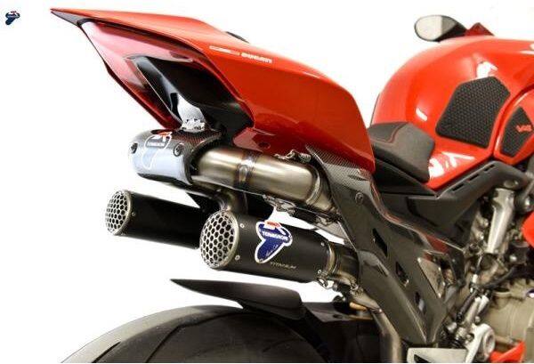 ■商品概要タイプ：SBK レプリカ・レーシングエキゾーストKIT ブラックサイレンサー・チタンパイプ_GR COMPL TITANIOBLACKPANIGALE V4 WSBK REPLICA ＋ UP MAP EU5パイプ素材：チタニウムサイレンサー形状：SBK REPLICAサイレンサースリーブ素材：チタニウム■注意点※テルミニョーニ全製品はレース用パーツです。日本国内の車検には対応しておりません。※メーカー都合により商品の仕様変更がある場合がございます。ご了承ください。※画像には他の商品が含まれている場合があります。　※受注後のキャンセル、返品、都合交換はできません。予めご了承ください。■適合車種PANIGALE V4&ensp;PANIGALE V4 年式: 18-22