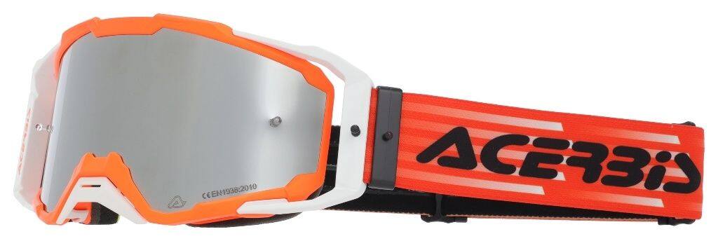 ■商品概要カラー：203 - orange/white素材：・ストラップ：ポリエステル 10％・レンズ：ポリカーボネート 25％・フォーム：ポリエチレン 15％・フレーム：ABS 25％・フレーム：TPU 25％■詳細説明すっきりとした必要十分なデザインを備えたVitrionゴーグルは、性能を損なわず、手頃で信頼性が高く扱いやすいゴーグルを求めるライダーに適しています。着脱式レンズシステムにより、光の変化へ素早く対応でき、清掃も素早く簡単に行えます。高性能な防曇コーティングが結露を防ぎ、あらゆるコンディションでクリアな視界を確保します。ミラーレンズを付属し、日差しを反射して過度なまぶしさを抑えることで、明るい環境での視認性を高めます。外側の耐傷コーティングが、ライディングを重ねてもクリアな視界を保ちます。柔軟なフレーム構造は幅広い顔の形に快適にフィットするよう設計され、大型エアインテークベントが使用中の効果的な通気を促します。3層フォームシステムにより快適性を高め、柔らかく安定したフィット感を提供します。45mm幅エラスティックストラップにはシリコングリップを備え、厳しいコンディションでもヘルメット上でゴーグルをしっかり保持します。ティアオフ対応により、マディコンディションでクリアな視界を保ちやすく、トレーニングやレース時のレンズ保護にも役立ちます。さらに、着脱式ストラップと着脱式ノーズガードを備え、汎用性を高めています。■注意点※取扱説明書が付属する場合は外国語となります。※輸入商材の為、納期が遅れる場合がございます。あらかじめご了承ください。※画像には他の商品が含まれている場合があります。※メーカー都合により商品の仕様変更がある場合がございます。ご了承ください。　※受注後のキャンセル、返品、都合交換はできません。予めご了承ください。