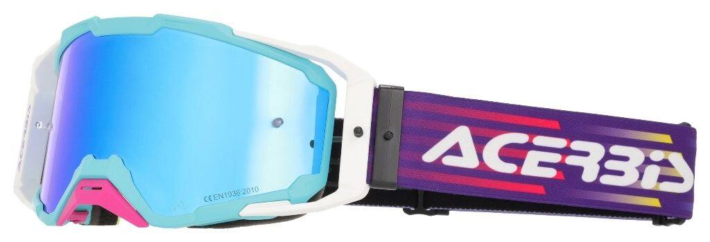 ■商品概要カラー：487 - Light Blue/White素材：・ストラップ：ポリエステル 10％・レンズ：ポリカーボネート 25％・フォーム：ポリエチレン 15％・フレーム：ABS 25％・フレーム：TPU 25％■詳細説明すっきりとした必要十分なデザインを備えたVitrionゴーグルは、性能を損なわず、手頃で信頼性が高く扱いやすいゴーグルを求めるライダーに適しています。着脱式レンズシステムにより、光の変化へ素早く対応でき、清掃も素早く簡単に行えます。高性能な防曇コーティングが結露を防ぎ、あらゆるコンディションでクリアな視界を確保します。ミラーレンズを付属し、日差しを反射して過度なまぶしさを抑えることで、明るい環境での視認性を高めます。外側の耐傷コーティングが、ライディングを重ねてもクリアな視界を保ちます。柔軟なフレーム構造は幅広い顔の形に快適にフィットするよう設計され、大型エアインテークベントが使用中の効果的な通気を促します。3層フォームシステムにより快適性を高め、柔らかく安定したフィット感を提供します。45mm幅エラスティックストラップにはシリコングリップを備え、厳しいコンディションでもヘルメット上でゴーグルをしっかり保持します。ティアオフ対応により、マディコンディションでクリアな視界を保ちやすく、トレーニングやレース時のレンズ保護にも役立ちます。さらに、着脱式ストラップと着脱式ノーズガードを備え、汎用性を高めています。■注意点※取扱説明書が付属する場合は外国語となります。※輸入商材の為、納期が遅れる場合がございます。あらかじめご了承ください。※画像には他の商品が含まれている場合があります。※メーカー都合により商品の仕様変更がある場合がございます。ご了承ください。　※受注後のキャンセル、返品、都合交換はできません。予めご了承ください。