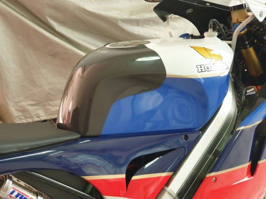 ウェビック 楽天市場店のTYGA PERFORMANCE タイガパフォーマンス カーボンタンクパッド VFR400R NC30用 VFR 400R HONDA ホンダ タンクパッド タンク関連 外装｜アングル2