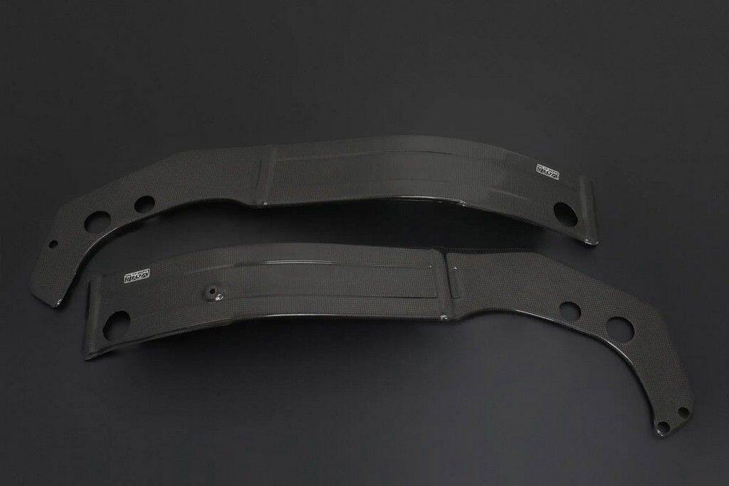 ■商品概要構成部品：Frame Cover、左、カーボン、RGV250 VJ21 (Frame with SteeringDamper、TYPE3)(×1)Frame Cover、右、カーボン、RGV250 VJ21 (×1)■詳細説明フレームカバー、ペア、カーボン、RGV250 VJ21 (ステアリングダンパー付きフレーム、TYPE 3)これらの軽量カーボン カバーはフレームにフィットし、事故の際にフレームへの傷や損傷を防ぐように設計されています。※このセットはステアリングダンパー取付ボス120mmのフレーム用となります。配線穴の端から計測。VJ21の一部車種にはステアリングダンパー取付ボスが無い場合がございますので、BPCC-7121セットをご注文ください。また、一部のフレームではステアリングダンパーの取付ボスの位置が異なります。寸法が 180mm を超えるフレームについては、BPCC-7021 を参照してください。See also sets：BPCC-7021 フレームカバー、ペア、カーボン、RGV250 VJ21 (ステアリングダンパー付きフレーム、TYPE 1)BPCC-7121 フレームカバー、 ペア、 カーボン、 RGV250 VJ21 (ステアリングダンパー無しフレーム、TYPE 2)■注意点※取扱説明書が付属する場合は外国語となります。※輸入商材の為、納期が遅れる場合がございます。あらかじめご了承ください。※メーカー都合により商品の仕様変更がある場合がございます。ご了承ください。　※画像はイメージです。■適合車種RGV 250&ensp;RGV 250&ensp;&ensp;備考: VJ21