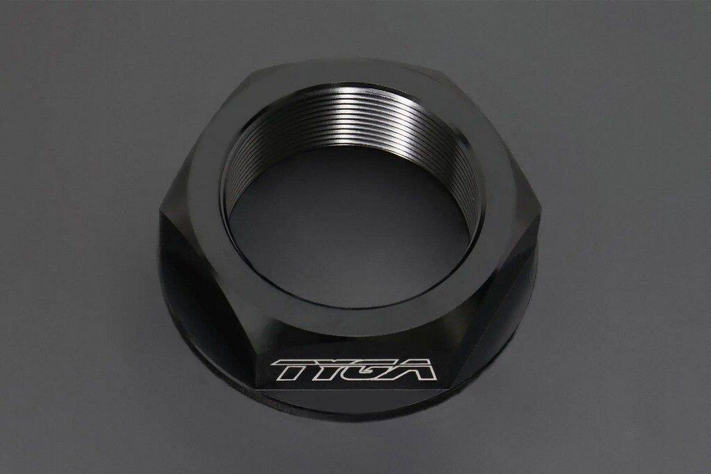■詳細説明トップトリプルクランプナット、ブラック、Ninja ZX-4R(R)6061 T6アルミニウムから機械加工されたトップクランプナット。軽量で見た目も良い。ブラックアルマイト加工により、仕上がりが長持ちします。ZX-4R(R)のトップナットとそのまま交換可能なナットです。ネジはM28x1ですTorque setting： 55Nm■注意点※取扱説明書が付属する場合は外国語となります。※輸入商材の為、納期が遅れる場合がございます。あらかじめご了承ください。※メーカー都合により商品の仕様変更がある場合がございます。ご了承ください。　※画像はイメージです。■適合車種NINJA ZX-4RR&ensp;NINJA ZX-4RRNINJA ZX-4R&ensp;NINJA ZX-4R