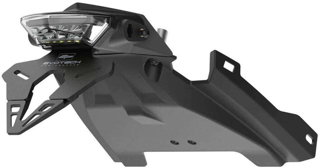 ■詳細説明Evotech Performanceは、BMWF900XRシリーズのオートバイ用のフェンダーレスキットを設計、製造しました。CNC加工および成形されたアルミニウム製の交換用リアライト取り付けブラケット、ウインカーマウント、ナンバープレートサポート。(長寿命のため、黒の粉体塗装)既存の取り付けポイントを使用して所定の位置に固定されており、車体の変更は一切不要です。Evotech Performanceは米国市場向けに新しいヨーロッパスタイルの照明を提供しています。Evotech Performanceのライトはカプラーオンで簡単に取り付けることができます。必要な固定具はすべてキットに含まれています。Evotech Performanceのフェンダーレスキットは、OEMパニアと完全に互換性があります。■注意点※ナンバープレートサイズが日本の規格ではない場合があります。取り付ける際にはステーによる加工などが必要となりますのでご注意ください。※取扱説明書が付属する場合は外国語となります。※輸入商材の為、納期が遅れる場合がございます。あらかじめご了承ください。※メーカー都合により商品の仕様変更がある場合がございます。ご了承ください。■適合車種F 900 R SE&ensp;F 900 R SE 年式: 20-24&ensp;&ensp;備考: US VersionF 900 R&ensp;F 900 R 年式: 20-24&ensp;&ensp;備考: US VersionF 900 XR TE&ensp;F 900 XR TE 年式: 20-24&ensp;&ensp;備考: US VersionF 900 XR&ensp;F 900 XR 年式: 20-24&ensp;&ensp;備考: US Version