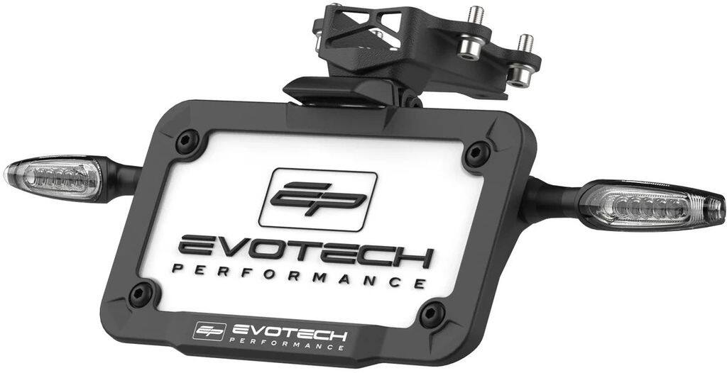 ■詳細説明【ヤマハYZF-R7用ウインカー一体型Evotech Dynamicフェンダーレスキットの特長】・EvotechPerformanceの特注モーターサイクルフェンダーレスキットは、OE挿入ポイントにシームレスに取り付けられます。・軽量アルミニウムとCNCレーザー加工コンポーネントを含む材料の組み合わせから製造されています。・ピボットシステムにより、ライダーはナンバープレートを好みの傾斜角度に設定したり、六角レンチを使用して所定の位置に固定することで法規制に準拠した角度で確実に固定できます。・道路走行対応をうたうLEDナンバー灯およびEvotechシーケンシャルウインカー用の車種専用配線カプラーにより、カプラーオンでの取り付けが可能です。・Evotech Performanceシーケンシャルウインカーは、操作の合図時に非常に優れた視認性を発揮します。・LEDウインカーは耐久性があり、軽量なアルミニウムハウジングを採用しています。・インターフェースプレートとライセンスホルダーは軽量アルミニウムからCNC加工されており、EPの特徴であるマットブラックパウダーコーティングとロゴが施されています。・105mmx182mm(4.13inx7.16in)のライセンスホルダープレートにはCNC加工による凹部があり、軽量かつ魅力的な美しさを実現しています。・射出成型されたABSフロントベゼルは、機能に影響を与えることなく使用または取り外しが対応します。・キットには黒色のステンレス製フィッティング、TPUウインカー接続スリーブ、スパナ、ケーブルタイも含まれています。EvotechDynamicフェンダーレスキットは、ヤマハYZF-R7用のウインカーを備えており、他に類を見ない完全なカプラーオンパッケージを提供します。シーケンシャルEvotechウインカーはウインカーブラケットにしっかりと取り付けられ、必要な配線はすべてキットに含まれています。Dynamicフェンダーレスキットには調整可能なピボットも付いており、ライダーはナンバープレートを好みの角度に配置したり、バイクのテールの下に押し込んで見た目をすっきりさせることができます。この動作はウインカーや配線には影響しません。すべてのEvotech Performance製品と同様に、パーツは高品質で耐久性のある素材を使用して英国で製造されています。■注意点※ナンバープレートサイズが日本の規格ではない場合があります。取り付ける際にはステーによる加工などが必要となりますのでご注意ください。※取扱説明書が付属する場合は外国語となります。※輸入商材の為、納期が遅れる場合がございます。あらかじめご了承ください。※メーカー都合により商品の仕様変更がある場合がございます。ご了承ください。※画像には他の商品が含まれている場合があります。■適合車種YZF-R7&ensp;YZF-R7 年式: 22-25