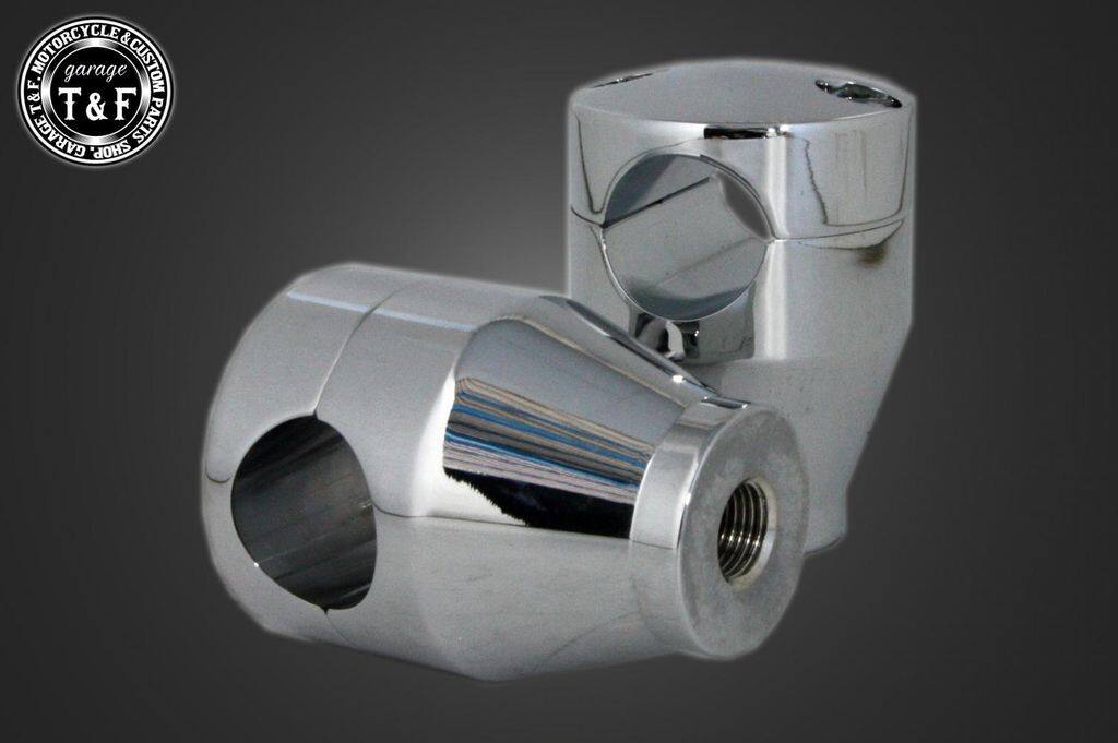■商品概要アルミ製メッキ仕上げ高さ2インチ(約50mm)ハンドルクランプ幅：約150mm車種専用取り付けボルト付属ねじれ軽減スペーサー付属■詳細説明オーソドックスなハンドルポストです。どんなスタイルにも合わせやすいデザインとなっています。ハンドル交換やカスタム時に、ぜひご活用ください。純正ラバーブッシュのままでは、走行中にハンドルへねじれが生じやすくなります。付属の「ねじれ軽減スペーサー」を装着することで、ねじれの発生を抑えることができます。■注意点※高さは接地面からハンドルの中心までの距離。※メーカー都合により商品の仕様変更がある場合がございます。ご了承ください。※本製品の装着にあたり、「純正ケーブルガイド(掲載画像参照)」の取り外しが必要です。それに伴い、以下の点にご注意ください。1. 純正ウインカーの取り付けについて純正ケーブルガイドを取り外すと、そのままでは純正ウインカーの固定ができなくなります。対策：別売りの「商品コード：8030601レブル250純正フロントウインカーサポートステー」を併用することで、純正ウインカーの継続使用が可能になります。2. レブル250 Sエディションへの装着について標準装備の純正カウルは、純正ケーブルガイドを介して固定されているため、取り外し後は固定できなくなります。対策：ウインカー同様、別売りの「商品コード：8030601レブル250純正フロントウインカーサポートステー」を併用することで、純正カウルをそのまま装着いただけます。3. メーターの移設について本製品の取り付けには、純正メーターの移設作業が必要となります。おすすめ商品として「商品コード：704210 レブル250 サイド出しスピードメーターステー」がございます。■適合車種レブル250 Sエディション&ensp;レブル250 Sエディション&ensp;&ensp;備考: MC49レブル250&ensp;レブル250&ensp;&ensp;備考: MC49