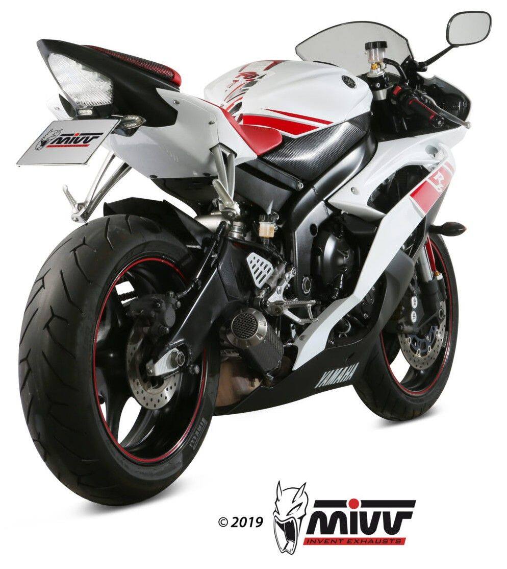 ■商品概要カーボン■詳細説明Mivvのスリップオンマフラーは、バイクのルックス、サウンド、そして性能を向上させるよう設計されています。そのデザインには細部まで徹底したこだわりが注がれており、バイクの見た目で個性を主張したいと願うライダーの皆様にご満足いただける製品となっています。Moto3およびMoto2世界選手権で得た経験から生まれたMK3ラインは、性能と技術を完璧に融合させた製品です。Moto3世界選手権向けマフラーに似たデザインを持つMK3はコンパクトな製品でありながら、魅了するMivvサウンドを響かせます。カーボンバージョンは、グロス仕上げのカーボン製センターボディを採用し、出口キャップの保護グリルと組み合わさることで、際立ってハイテックな外観を実現しています。■注意点※公道走行不可。※画像には他の商品が含まれている場合があります。※取扱説明書が付属する場合は、外国語となります。※輸入商材の為、納期が遅れる場合がございます。あらかじめご了承ください。※メーカー都合により商品の仕様変更がある場合がございます。ご了承ください。　※受注生産品です。　※受注後のキャンセル、返品、都合交換はできません。予めご了承ください。■適合車種YZF 600 R6&ensp;YZF 600 R6 年式: 06-16&ensp;&ensp;備考: RJ11，RJ15