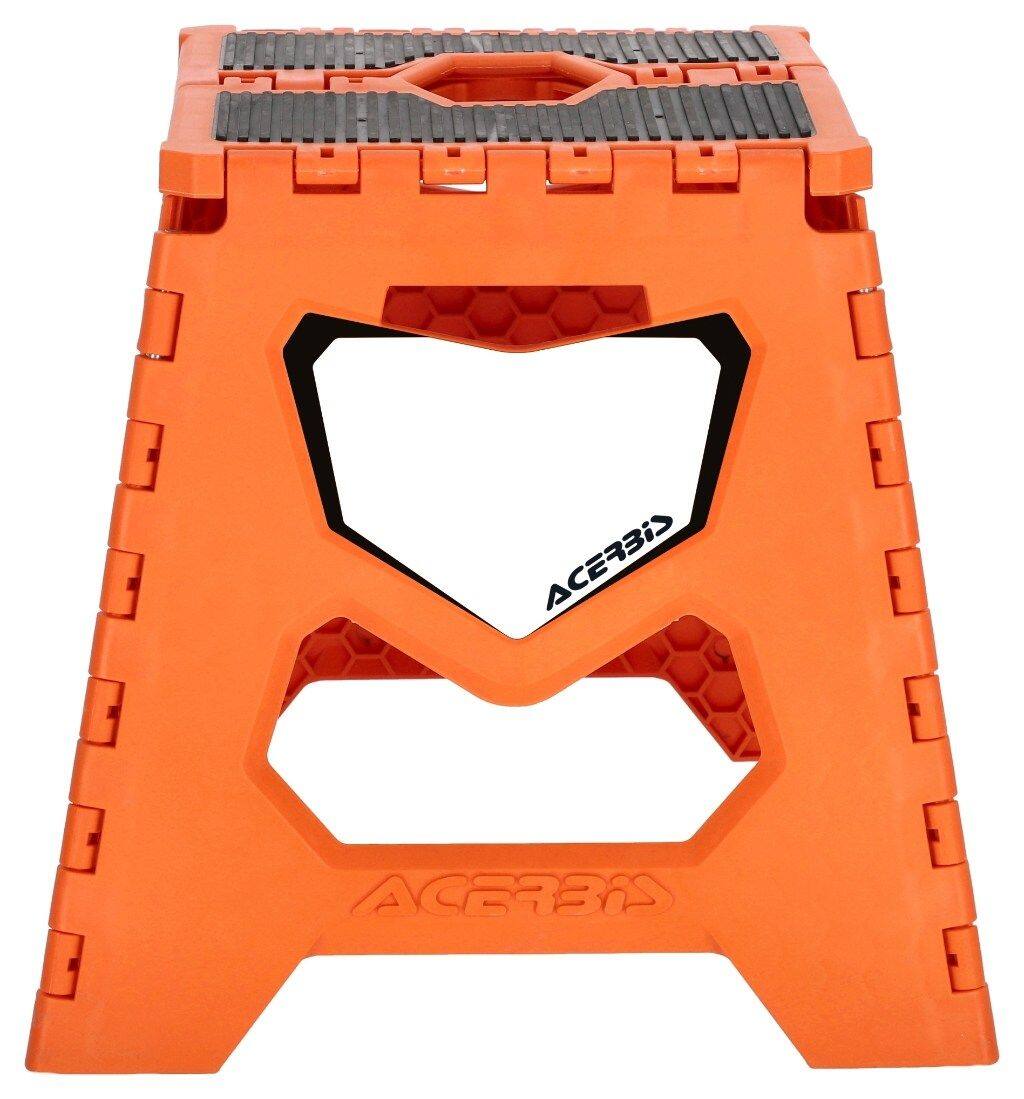 ■商品概要カラー：209 - orange/black素材・ポリプロピレン 95％・スチール 3％・TPE 2％■詳細説明・オフロードおよびスーパーモタードバイク用折りたたみ式スタンド。・バイク単体の耐荷重は130kg(=286.60 Lb)まで、ライダーを含む最大耐荷重は250kg(=551.15 Lb)。・6つの樹脂製セクションを2枚の上部プレートで連結した構造により、バイクを安定して支えます。折りたたみ時には持ちやすいハンドルとして機能します。・天面に滑り止め・耐傷加工・カスタマイズ可能なゼッケンプレートを一体化・折りたたみ時は厚さ数cmとなり、積み重ねて収納可能・エンボスロゴ・重量 3300g寸法：・折りたたみ時の高さ：610mm;・展開時の高さ：425mm;・折りたたみ時の幅：50mm;・天面：300x320mm;・ベース：420x450mm■注意点※取扱説明書が付属する場合は外国語となります。※輸入商材の為、納期が遅れる場合がございます。あらかじめご了承ください。※画像には他の商品が含まれている場合があります。※メーカー都合により商品の仕様変更がある場合がございます。ご了承ください。　※受注後のキャンセル、返品、都合交換はできません。予めご了承ください。