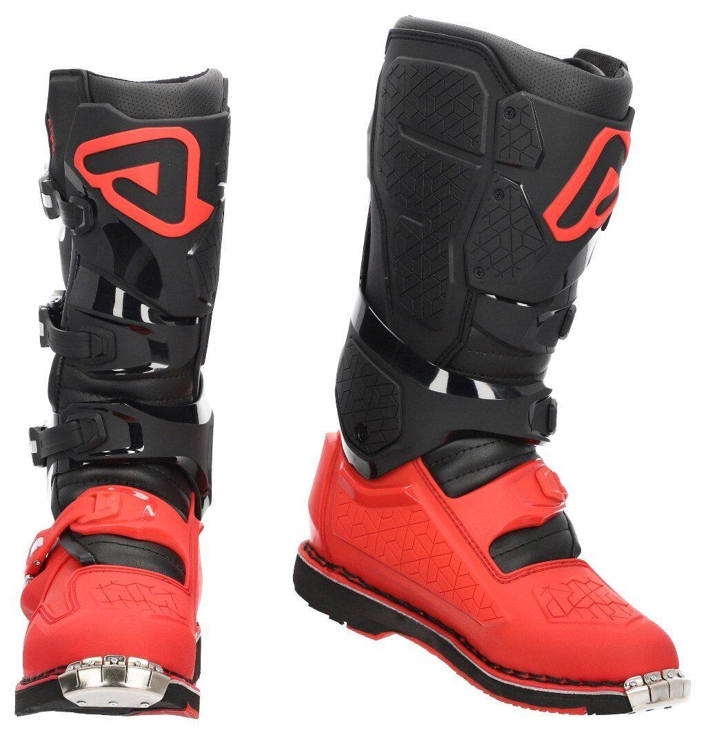 ■商品概要カラー：349 - red/black素材・アクションレザー 12％・本革 10％・TPU 28％・合成皮革 15％・メッシュ 15％・ポリエステル 20％■詳細説明・切創・摩耗に強いレザーおよびマイクロファイバー製アッパー・足首部の関節構造・立体形状の上下シンガードがすねを保護・発進時のギアシフトをスムーズにする立体形状ヒールプロテクション・衝撃吸収性を高める適切なリブ入りプラスチック製の内側およびトゥプロテクション・シフト操作部の異なる密度のTPUインサートにより、コントロール性を最大化・熱と摩耗に強い加硫ゴム製グリップバーンガード・新設計の幅広アルミニウムレバーを備えたバックル4個で固定・通気性に優れたマイクロファイバー製すねゲイター・多層構造の抗菌・衝撃吸収フットベッド・優れた快適性と汗の吸収性を実現する3Dメッシュの内装・圧縮方向の衝撃に対する剛性と吸収性を高める、プラスチック／スチール複合素材のインソール・摩耗、衝撃、オイル、ガソリンに強いAcerbis専用アウトソール。DoubleCompositeがフットペグ接触時に優れたコントロール性を発揮・スチール製トゥキャップ・EN 13634：2017認証取得済み・重量：4.6kg■注意点※取扱説明書が付属する場合は外国語となります。※輸入商材の為、納期が遅れる場合がございます。あらかじめご了承ください。※画像には他の商品が含まれている場合があります。※メーカー都合により商品の仕様変更がある場合がございます。ご了承ください。　※受注後のキャンセル、返品、都合交換はできません。予めご了承ください。