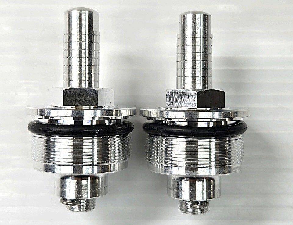 ■商品概要純正品番：51351-01D602個1セット(1台分)■詳細説明廃版の国内1100用トップキャップです。破損・腐食などのリペアーに。■注意点※メーカー都合により商品の仕様変更がある場合がございます。ご了承ください。※画像には他の仕様が含まれている場合があります。■適合車種GSX1000&ensp;GSX1000&ensp;&ensp;備考: SR-SY専用