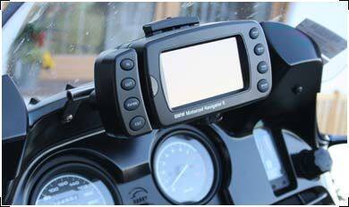 ■詳細説明Easy and fast mounting is possible with our new GPS Mounting forBMW1150RT.The windscreen can still be used in all positions and you alwaysseeyour GPS without looking away from the street.For all BMW Navigators and Garmin SPIII & SP26** & 2720 seriesGPSor Garmin Zumo.SP26** & 2720 owners need the Garmin Motorcycle Mount.(see pictures) The TomTom Navigator can also be mounted withthecorrect adapter.■注意点※日本語の説明書は付属しません。■適合車種R1100 RT&ensp;R1100 RTR1150 RT&ensp;R1150 RT
