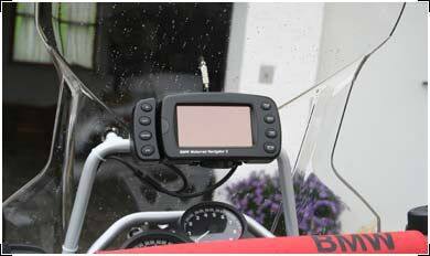 ■詳細説明With our new GPS mount for R1200GS Adventure you havethepossibility to mount and demount it quite quickly.The screen can still be used in all settings.■注意点※日本語の説明書は付属しません。■適合車種R1200 GS ADVENTURE&ensp;R1200 GS ADVENTURER1200 GS&ensp;R1200 GS