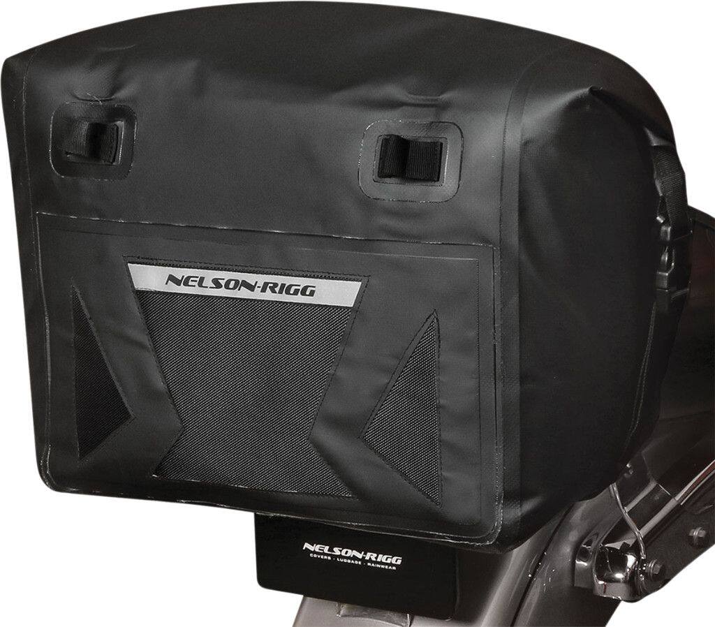 ■商品概要バックパックストラップ付属：-カラー：ブラックデコレーション：プレーン拡張：○グラフィック：ソリッドU.S.A.製：-素材：テキスタイルモデル：SURVIVORレインカバー付属：-リフレクティブ：○リトラクタブルハンドル：-セミリジッド構造：○シシーバー必要：-サイズ：16' L x 10' W x 8' Hスタイル：カスタム補修タイプ：ロールバッグ容量：20.98Lホイール：-■詳細説明・Heat-welded seams and airtight closure ensure bags are100%waterproof・Coated outer material prevents slipping or marking・Made from waterproof and durable Tarpaulin PVC・Compression straps easily adjust to volume of content・Firm internal base plate helps support bag・Hi-visibility reflective accents・Touring bag main compartment measures 16' L x 10' W x 18' H・Roll bag compartment measures 16' L x 10' W x 8' H・Dimensions for both bags (exterior): 16' L x 10' W x 26' H・Main bag holds 47.2 liters/roll bag holds 20.98 liters・Medium dry bag measures 20' L x 10' W x 12' H; holds 39.33 liters■注意点※取り扱い説明書は英語となります。※輸入商材の為、納期が遅れる場合がございます。あらかじめご了承ください。