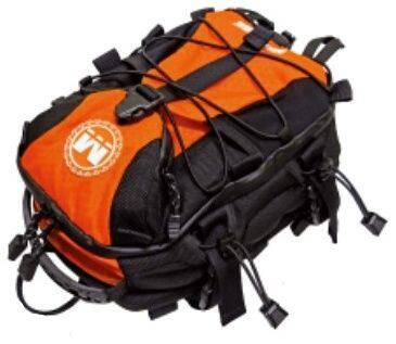 ■商品概要カラー：オレンジ容量：約10L(最小時)-約11L(最大時)【サイズ】最小時／H180／W220／D300最大時／H200／W220／D300【素材】本体：コーデュラ・バリスティックナイロンリップストップナイロン ハイパロンファスナー：YKKアクアガード樹脂パーツ：デュラフレックスフック：アルミ■詳細説明アドベンチャーパック・シートバッグ-11は、簡単に脱着でき、ショルダーバッグとしても使用できる高性能シートバッグです。素材には最強のナイロンといわれるコーデュラバリスティックナイロンほか、リップストップナイロンや止水ファスナーを使用。耐久性・撥水性に非常に優れています。■注意点※メーカー都合により商品の仕様変更がある場合がございます。ご了承ください。※画像には他のカラー、タイプが含まれている場合があります。