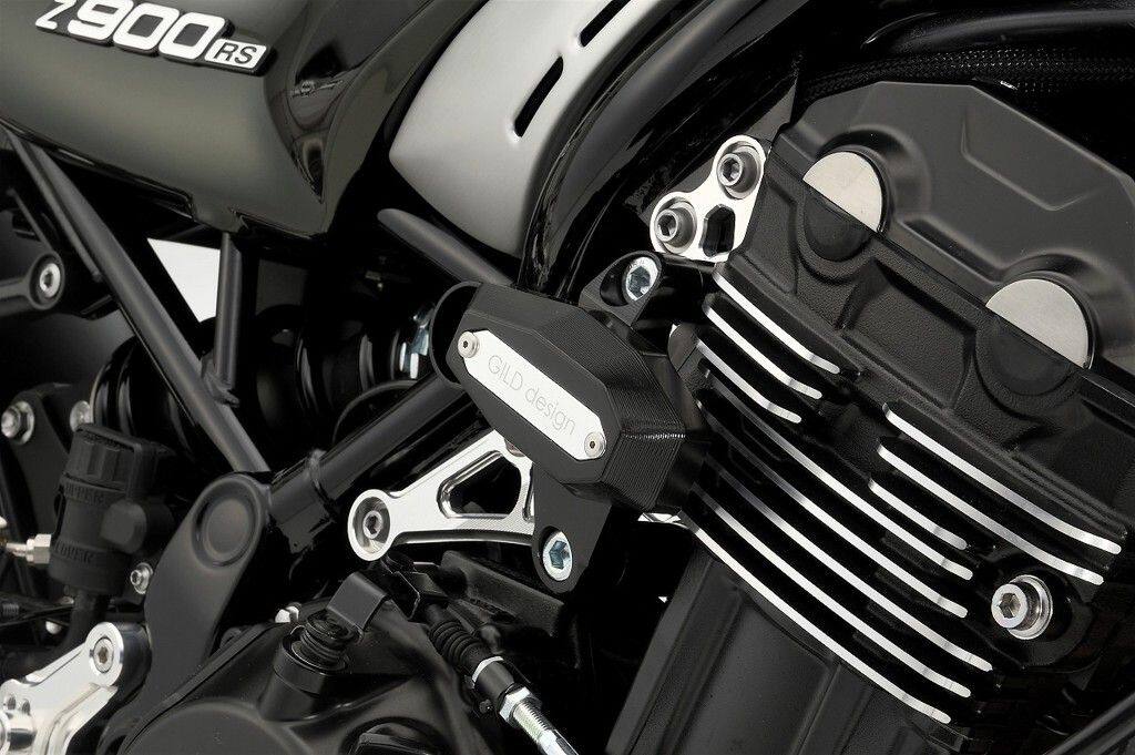 ■詳細説明転倒した際にエンジンへのダメージを最小限に抑えるスライダー。ベースはアルミ(A2017)を採用し、スライダー部はジュラコン(R)を採用。ハイブリッド仕様によって高速走行時の転倒ではジュラコン(R)が削れ、更にスライドした際はアルミ部分が削れる仕様。また軽い転倒によるジュラコン(R)部を損傷した場合はリペアパーツによる修復が可能。スライダー本体はジュラコン(R)の為転倒した際に車体を保護する役目を果たします。取り付けた際の飛び出し量を広く設定しているため、車体ダメージを軽減させます。他社製のエンジンハンガーとの確認はとれていません。また、装着可否に関してはお答えいたしかねます。※。ジュラコン。(R)はポリプラスチックス株式会社の日本その。他の国の登録商標である。【車種】 Z900RS(18-)、Z900RS CAFE(18-)。■注意点※純正エンジンハンガー、エンジンハンガーセット(71429)同時装着可能。※サイドチューブキット(71434、71435)同時装着不可。※画像には他の商品が含まれている場合があります。※メーカー都合により商品の仕様変更がある場合がございます。ご了承ください。■適合車種Z900RS CAFE&ensp;Z900RS CAFE 年式: 18-Z900RS&ensp;Z900RS 年式: 18-