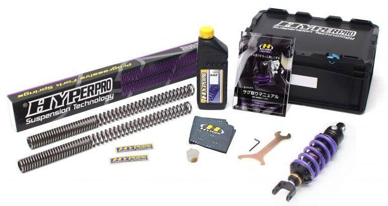 ■商品概要【ストリートボックス セット内容】・フロントスプリング・リアショック・フロントフォークオイル・フロントフォークグリス・ステッカー(Hロゴ×2)・オリジナルバンダナ・プリロードレンチ・かんたんサグ取りマニュアル(解説動画リンク付)・車種専用マニュアル(セッティングデータ付き)・メーカー保証書タイプ：［モノ］ 460 エマルジョン (アルミシリンダー)油圧プリロードアジャスター(HPA)：無しリアスプリング：リニアレート■詳細説明日本仕様のリアショックとフロントスプリングを1セットにした、ハイパープロの魅力を最大限堪能できるキットボックス。車種ごとに「乗り心地を数値化」し、ハイパープロが推奨する理想の車体姿勢になるよう設定。前後同時に換装することで、ライディングおいて重要な'バランス'を最適化します。リアショックとフロントスプリングをそれぞれ単品で購入するよりお得な価格設定です。■注意点※リアショックのスプリングはリニアレートです。※画像には他の商品が含まれている場合があります。※メーカー都合により商品の仕様変更がある場合がございます。ご了承ください。　※画像はイメージです。■適合車種Ninja1100 SX SE&ensp;Ninja1100 SX SE 年式: 25-26Ninja1100 SX&ensp;Ninja1100 SX 年式: 25-26
