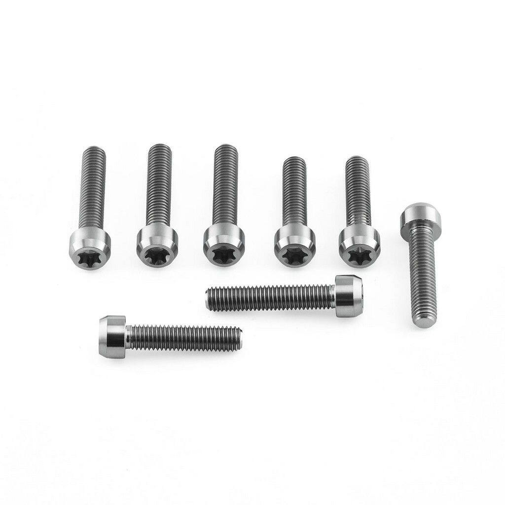 ■商品概要素材：チタン製品タイプ：ブレーキ／キャリパー重さ：90.97g入数：8穴あけ加工：なし■詳細説明高張力6AL-4V(グレード5)チタン製。ブレーキキャリパーの半分ずつを合わせてホールドします。オリジナルより40％軽量で、メーカーオリジナルと同じトルク設定で締め付けできます。ボルトをアップグレード！■注意点※メーカー都合により商品の仕様変更がある場合がございます。ご了承ください。■適合車種CB1300&ensp;CB1300 年式: 03-08CBR600F1-F5&ensp;CBR600F1-F5 年式: 00-04CBR600FS1-FS2&ensp;CBR600FS1-FS2 年式: 01-02CBR600FX-FY&ensp;CBR600FX-FY 年式: 99-00CBR600RR&ensp;CBR600RR 年式: 03-04CBR900RRW-RRX Fireblade&ensp;CBR900RRW-RRX Fireblade 年式: 98-99CBR954RR2-RR3 Fireblade&ensp;CBR954RR2-RR3 Fireblade 年式: 02-03VTR1000 SP1&ensp;VTR1000 SP1 年式: 00-01&ensp;&ensp;備考: RC51VTR1000 SP2&ensp;VTR1000 SP2 年式: 02-05&ensp;&ensp;備考: RC51