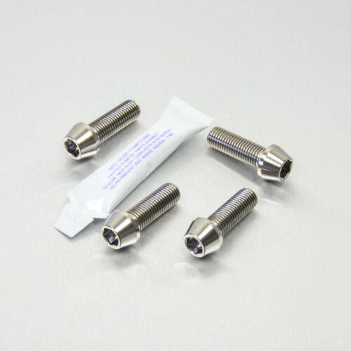 ■商品概要素材：チタン製品タイプ：ブレーキ／キャリパー重さ：62.09g入数：4穴あけ加工：なし■詳細説明チタンボルト 4個セット。×M10 (1.25) 30mm テーパーソケットヘッドボルト。高張力6AL-4V (Grade 5) チタン製 - フロントキャリパーをフォークレッグに取り付けるのに使用します。錆びやすい箇所なので、耐腐食性に優れるステンレス製は最適です。耐腐食性に優れ、オリジナルより40％軽量です。メーカーオリジナルと同じトルク設定で締め付けできます。■注意点※メーカー都合により商品の仕様変更がある場合がございます。ご了承ください。■適合車種990 Superduke&ensp;990 Superduke 年式: 05-06