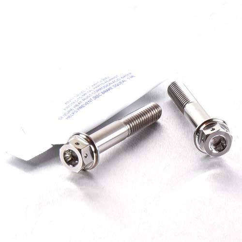 ■商品概要素材：チタン製品タイプ：ブレーキ／キャリパー重さ：29.09g入数：2穴あけ加工：なし■詳細説明チタン リア ブレーキキャリパーピンチボルト セット - キャリパーを貫通するボルトです。錆びや腐食にさらされやすい箇所に。この製品はオリジナルより40％軽量で、耐腐食性に優れます。■注意点※メーカー都合により商品の仕様変更がある場合がございます。ご了承ください。■適合車種1190 RC8&ensp;1190 RC8 年式: 08-15