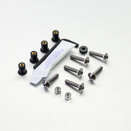 ■商品概要素材：チタン製品タイプ：ボディーワーク／フェアリング重さ：24.51g穴あけ加工：なし入数：8■詳細説明チタン スクリーンキット。Blackbirdのスクリーン固定に使えるボルト、ナット、ワッシャの6個セット。あなたのバイクのルックスをガラリと変えます。フェアリングボルトキットとの相性もばっちり。高強度、軽量で耐腐食性に優れるので、オリジナルの代替にぴったりです。■注意点※メーカー都合により商品の仕様変更がある場合がございます。ご了承ください。■適合車種CBR1100XX Blackbird&ensp;CBR1100XX Blackbird 年式: 97-05