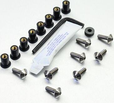 ■商品概要素材：ステンレス製品タイプ：ボディーワーク／フェアリング重さ：42.89g入数：8穴あけ加工：なし■詳細説明ステンレス スクリーンボルトキット - ボルト、ラバーナットおよびアンチスクラッチワッシャ8個セット。取り付け簡単。12mmヘッド外径M5ボルトを含みます。■注意点※メーカー都合により商品の仕様変更がある場合がございます。ご了承ください。■適合車種RSV1000 Mille R&ensp;RSV1000 Mille R 年式: 03-04RSV1000 Mille&ensp;RSV1000 Mille 年式: 98-01RSV1000 Tuono R Fighter&ensp;RSV1000 Tuono R Fighter 年式: 02-05SL1000 Falco&ensp;SL1000 Falco 年式: 99-05HP4&ensp;HP4 年式: 12-14S1000RR&ensp;S1000RR 年式: 10-14750 Sport&ensp;750 Sport 年式: 00-01900SS&ensp;900SS 年式: 98-99RVF400&ensp;RVF400 年式: 94-99&ensp;&ensp;備考: NC35VFR400&ensp;VFR400 年式: 89-94&ensp;&ensp;備考: NC30XL1000 Varadero&ensp;XL1000 Varadero 年式: 99-02&ensp;&ensp;備考: VX-V2GPX600R&ensp;GPX600R 年式: 88-96GPZ1000RX&ensp;GPZ1000RX 年式: 86-88GPZ500S&ensp;GPZ500S 年式: 94-04GPZ500&ensp;GPZ500 年式: 87-04GPZ900R&ensp;GPZ900R 年式: 84-94ZX-6R Ninja&ensp;ZX-6R Ninja 年式: 95-97&ensp;&ensp;備考: F1-F2-F3ZX-7R Ninja&ensp;ZX-7R Ninja 年式: 96-03&ensp;&ensp;備考: P1-P7ZX-9R Ninja&ensp;ZX-9R Ninja 年式: 94-97&ensp;&ensp;備考: B1-B4ZXR400&ensp;ZXR400 年式: 91-03ZZR600 E&ensp;ZZR600 E 年式: 90-07GSX-R1100&ensp;GSX-R1100 年式: 89-92&ensp;&ensp;備考: K-NGSX-R400&ensp;GSX-R400 年式: 88-98&ensp;&ensp;備考: RJ-RWGSX-R600&ensp;GSX-R600 年式: 97-01&ensp;&ensp;備考: WV-YGSX-R750&ensp;GSX-R750 年式: 88-89&ensp;&ensp;備考: J-K&ensp;GSX-R750 年式: 90-91&ensp;&ensp;備考: L-M&ensp;GSX-R750 年式: 92-95&ensp;&ensp;備考: WN-WSDaytona 1200&ensp;Daytona 1200 年式: 92-96Daytona 675&ensp;Daytona 675 年式: 06-14Daytona 900 Super III&ensp;Daytona 900 Super III 年式: 94-96Daytona 955i&ensp;Daytona 955i 年式: 99-01Daytona T595&ensp;Daytona T595 年式: 97-98&ensp;&ensp;備考: 955CCSprint 900&ensp;Sprint 900 年式: 91-98Sprint 955i&ensp;Sprint 955i 年式: 02-03Sprint ST&ensp;Sprint ST 年式: 99-04Tiger&ensp;Tiger 年式: 98-01...