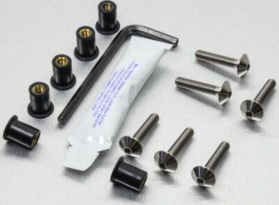 ■商品概要素材：ハイグレードチタン製品タイプ：ボディーワーク／フェアリング重さ：34.77g入数：6穴あけ加工：なし■詳細説明あなたのフェアリングの外観を変更出来ます。このキットは、スクリーンに合うようにボルト、ナット、アンチスクラッチワッシャーが含まれています。■注意点※メーカー都合により商品の仕様変更がある場合がございます。ご了承ください。■適合車種Africa Twin CRF1000L&ensp;Africa Twin CRF1000L 年式: 15-20