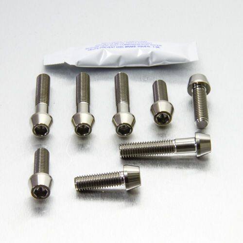■商品概要素材：チタン製品タイプ：ヨーク／バー重さ：55.17g入数：6穴あけ加工：なし■詳細説明チタン トップ＆ボトム トリプルクランプボルトキット カッパーグリースを含むキット。これらはフォークtoヨーク クランプボルトです。提供されるボルトはオリジナルと同様のヘッドスタイルと寸法です。耐腐食性に優れ、スチール製のオリジナルより40％軽量です。■注意点※メーカー都合により商品の仕様変更がある場合がございます。ご了承ください。■適合車種FJR1300A&ensp;FJR1300A 年式: 13-15