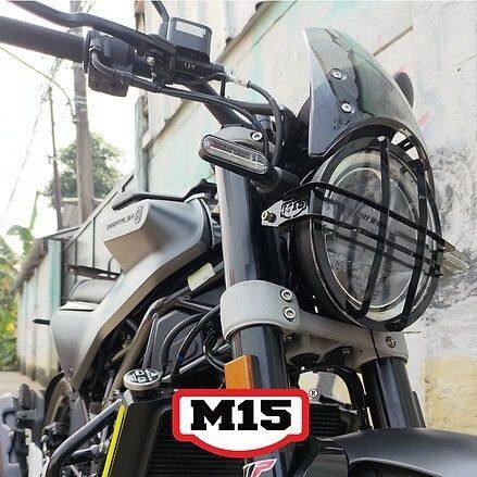 ■商品概要カラー：ブラック適合車種：Husqvarna Svartpilen 250 2022-2025■詳細説明このヘッドランプガードは、ヘッドランプを保護しながら車両の外観を引き立てます。車種専用の取付システムを採用しており、車両の純正取付箇所へ簡単に装着できます。■注意点※取扱説明書が付属する場合は外国語となります。※輸入商材の為、納期が遅れる場合がございます。あらかじめご了承ください。※メーカー都合により商品の仕様変更がある場合がございます。ご了承ください。※画像は参考イメージです。実際の商品とは異なる場合があります。　※画像はイメージです。■適合車種Svartpilen 250&ensp;Svartpilen 250 年式: 22-25