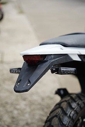 ■商品概要カラー：ブラック適合車種：KTM 390 Adventure R 2025-■詳細説明M15PerformanceProductsのライセンスプレートブラケットは、車両にナンバープレートを取り付けるためのブラケットです。車種専用の取付システムを採用しており、車両の取付箇所へ簡単に装着できます。■注意点※ナンバープレートサイズが日本の規格ではない場合があります。取り付ける際にはステーによる加工などが必要となりますのでご注意ください。※取扱説明書が付属する場合は外国語となります。※輸入商材の為、納期が遅れる場合がございます。あらかじめご了承ください。※メーカー都合により商品の仕様変更がある場合がございます。ご了承ください。※画像は参考イメージです。実際の商品とは異なる場合があります。　※画像はイメージです。■適合車種390 Adventure R&ensp;390 Adventure R 年式: 25-
