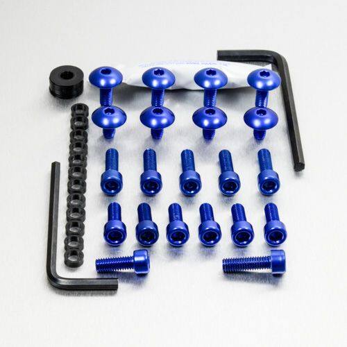 ■商品概要素材：アルミニウム製品タイプ：ボディーワーク／フェアリング重さ：76.28g入数：21穴あけ加工：なし■詳細説明フロントマッドガード、ベリーパン、シートユニットおよびノーズコーン等、サイドフェアリング上に見える固定具を交換するボルトです。キットの使い方は簡単。- ボルトを一つ外したら、同じ長さのPro-Boltを元の固定クリップに挿入するだけ。これができない部位については適切なナットが付属しています。摩耗したオリジナルのレセプタクルを交換したい場合は、別売りで個別購入できます。我々のアルミドームヘッドフェアリングボルトは7075グレードのアルミで、オリジナルの60％軽量という驚異の軽さを誇ります。明るいブルーから落ち着いたシルバーまで、8種類のカラーから選べます。このフェアリングキットはあなたのバイクをユニークにカスタマイズする良い方法です。キットにはPro-Lube、アンチスクラッチワッシャと六角レンチも含まれます。締め付けトルクの説明書付属。■注意点※スクリーンキットは別売りです。※メーカー都合により商品の仕様変更がある場合がございます。ご了承ください。■適合車種RC 390&ensp;RC 390 年式: 14-16