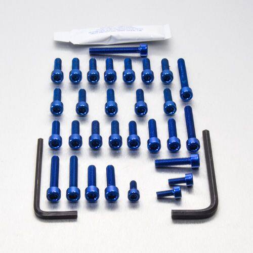 ■商品概要素材：アルミニウム製品タイプ：エンジンキット／パーツ重さ：100.68g入数：30穴あけ加工：なし■詳細説明クラッチカバー、ウォーターポンプハウジング、オルタネーターカバー、スプロケットカバーを含むサイドエンジンケーシングのオリジナルボルトを全交換するためのボルトです。キットの使い方は簡単。- ボルトを一つ外したら、同じ長さのPro-Boltを選んで交換するだけ。構成内容はおおむね5mm六角レンチドライブのM6ネジ。ボルトは7075アルミ材で、オリジナルの60％軽量という驚異の軽さを誇ります。7つのカラーチョイスであなたのマシンに周囲から一歩抜きんでた個性を。キットにはPro-Lubeと六角レンチも含まれます。締め付けトルクの説明書付属。■注意点※メーカー都合により商品の仕様変更がある場合がございます。ご了承ください。■適合車種Tuono V4R&ensp;Tuono V4R 年式: 11-15