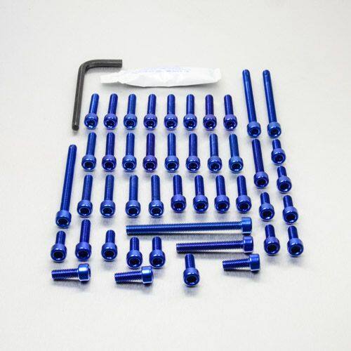 ■商品概要素材：アルミニウム製品タイプ：エンジンキット／パーツ重さ：151.31g入数：45穴あけ加工：なし■詳細説明クラッチカバー、ウォーターポンプハウジング、オルタネーターカバー、スプロケットカバーを含むサイドエンジンケーシングのオリジナルボルトを全交換するためのボルトです。キットの使い方は簡単。- ボルトを一つ外したら、同じ長さのPro-Boltを選んで交換するだけ。構成内容はおおむね5mm六角レンチドライブのM6ネジ。ボルトは7075アルミ材で、オリジナルの60％軽量という驚異の軽さを誇ります。7つのカラーチョイスであなたのマシンに周囲から一歩抜きんでた個性を。キットにはPro-Lubeと六角レンチも含まれます。締め付けトルクの説明書付属。■注意点※メーカー都合により商品の仕様変更がある場合がございます。ご了承ください。■適合車種YZ450F&ensp;YZ450F 年式: 14-17