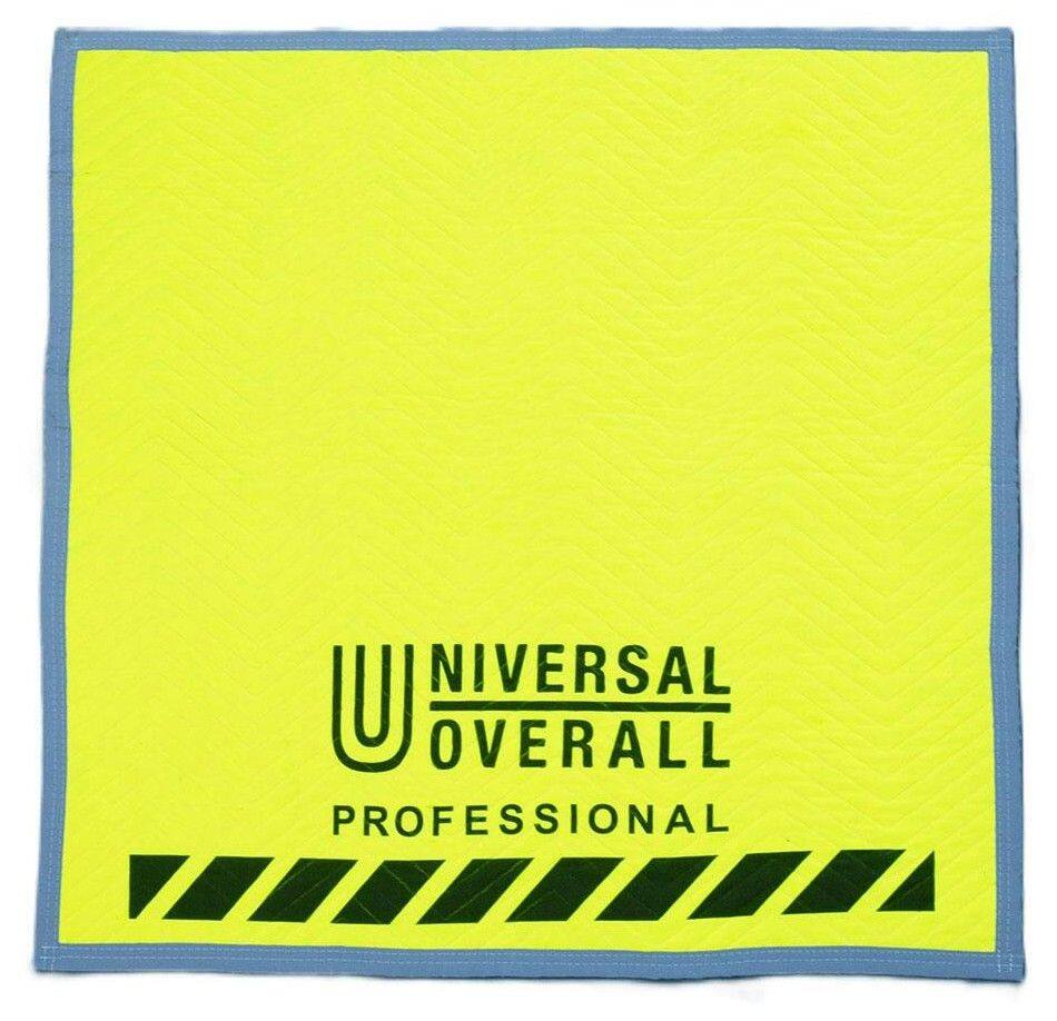 ■商品概要【メーカー品番】UN26539090【カラー】イエロー【素材】・表地：ポリエステル 100％・中綿：綿 60％ ポリエステル 40％【サイズ】90cm×90cm【内容物】養生マット×1■詳細説明アメリカ・シカゴで誕生しリアルワーカーを支える本物のワークウェアブランドとして歴史を重ねてきた。「UNIVERSAL OVERALL」 の作業服ラインの「UNIVERSAL OVERALLPROFESSIONAL」、通称「UOPRO」。古き良きアメリカンワークテイストと現代的な最近の作業服に欠かせない「視認性」と「安全性」をキーワードに、蛍光色や反射材を取り入れたHi-Vis(ハイビズ)仕様やデザイン面でもしっかり差別化されているのが魅力です。従来の養生マットとは一線を画す、'ハイビズカラー'の養生マットです。一目で分かる高視認カラーを採用しマットの縁にはリフレクターテープを施し、暗所や夕方でも輪郭がはっきり見える設計です。軽量、コンパクトなのでバイクのトランポやハンドル交換作業でタンク周りに被せたりと使用用途は様々。メンテナンス時に自分の足元に敷くのも便利です。■注意点※画像には他の商品が含まれている場合があります。※ご購入後サイズのお取替えは出来ませんので予めご了承下さい。※メーカー都合により商品の仕様変更がある場合がございます。ご了承ください。