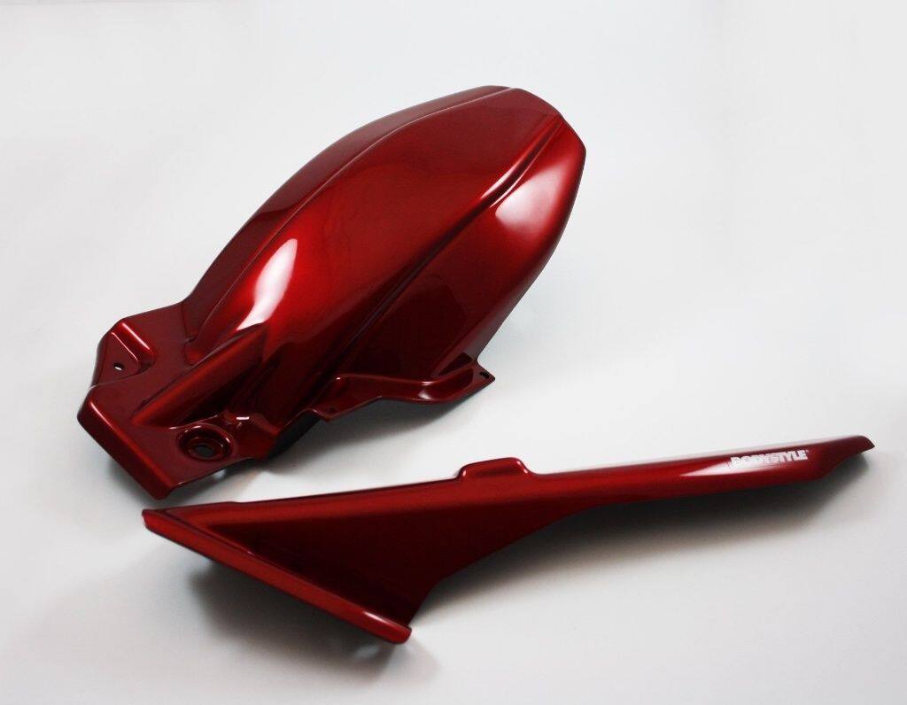 ■注意■この商品は下記となります。必ずご確認ください。レッド (Candy Prominence Red，R342C)■他の商品はこちらですホワイト (Pearl Glare White，NHB53P)はこちらブラック (Matt Gunpowder Black Metallic，NH436)はこちら※リンク先に商品がない場合、すでに完売している商品となります。予めご了承ください。■商品概要素材：ABSプラスチック取付：取付可能(必要な部品はすべて付属)■詳細説明BODYSTYLESportslineリアハガーは、スポーツバイクやネイキッドバイクのリアホイール周りに、レーシーでダイナミックなフォルムを演出します。高強度ABS樹脂製のこのドレスアップパーツは、車両の純正色で塗装されています。センターショック用スプラッシュガードとして機能します。ABE認証取得済み。■注意点※取扱説明書が付属する場合は外国語となります。※輸入商材の為、納期が遅れる場合がございます。あらかじめご了承ください。※画像には他のカラー・商品が含まれている場合があります。※メーカー都合により商品の仕様変更がある場合がございます。ご了承ください。※画像には他の商品が含まれている場合があります。■適合車種VFR800X Crossrunner&ensp;VFR800X Crossrunner 年式: 15-16&ensp;&ensp;備考: RC80&ensp;VFR800X Crossrunner 年式: 17-21&ensp;&ensp;備考: RC94VFR800F&ensp;VFR800F 年式: 14-16&ensp;&ensp;備考: RC79