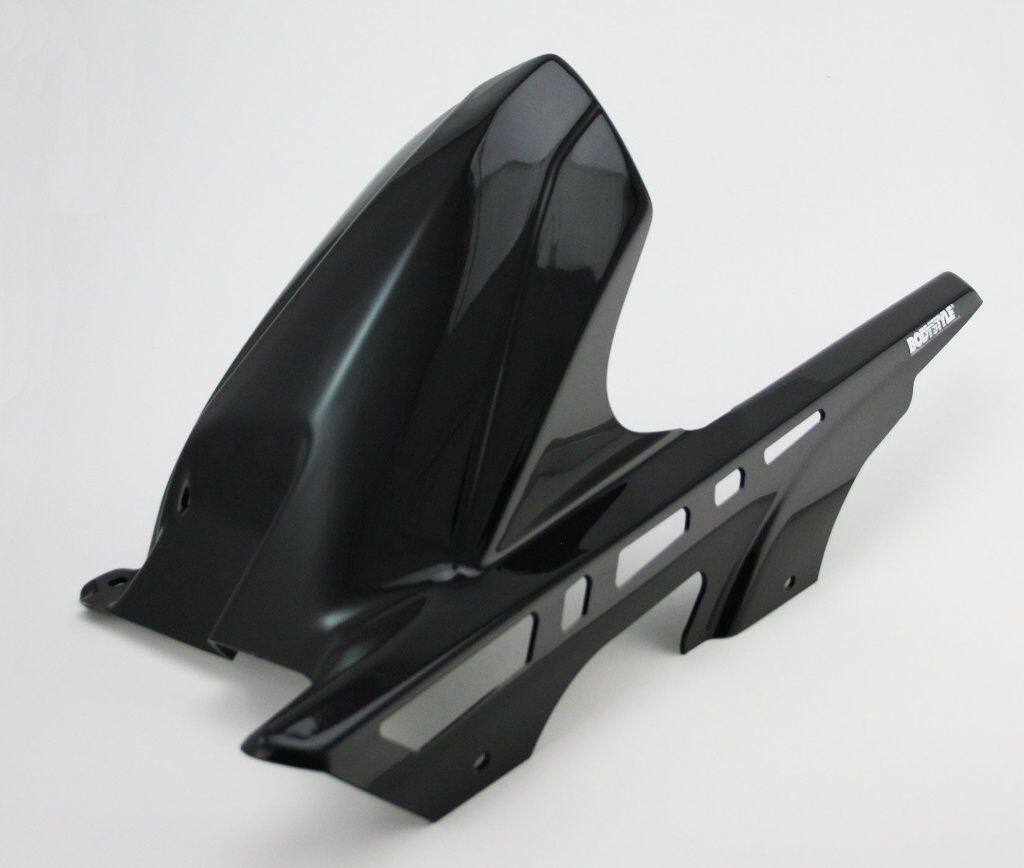 ■注意■この商品は下記となります。必ずご確認ください。ブラック (Metallic Spark Black，660)■他の商品はこちらです未塗装はこちらマットブラック (Metallic Flat Spark Black，739)はこちらブラック/グレー (Metallic Moondust Gray，25X/Ebony，H8)はこちらホワイト (Pearl Flat Stardust White)はこちらブラック/ホワイト (Pearl Flat Stardust White/Metallic Spark Black)はこちらグリーン (Candy Lime Green 3，51P)はこちらグレー (Metallic Matte Graphite Gray)はこちらグレー/グリーン (Candy Lime Green 3，51P/Metallic Matte GraphiteGray)はこちらグレー (Metallic Moondust Gray，25X)はこちら※リンク先に商品がない場合、すでに完売している商品となります。予めご了承ください。■商品概要素材：ABSプラスチック取付：取付可能(必要な部品はすべて付属)■詳細説明BODYSTYLESportslineリアハガーは、スポーツバイクやネイキッドバイクのリアホイール周りに、レーシーでダイナミックなフォルムを演出します。高強度ABS樹脂製のこのドレスアップパーツは、車両の純正色で塗装されています。センターショック用スプラッシュガードとして機能します。ABE認証取得済み。■注意点※画像の商品カラーはグリーン/ブラックです。※取扱説明書が付属する場合は外国語となります。※輸入商材の為、納期が遅れる場合がございます。あらかじめご了承ください。※メーカー都合により商品の仕様変更がある場合がございます。ご了承ください。※画像には他の商品が含まれている場合があります。■適合車種Z900 (70 kW)&ensp;Z900 (70 kW) 年式: 20-22&ensp;&ensp;備考: ZR900H/ZR900HA2&ensp;Z900 (70 kW) 年式: 23-24&ensp;&ensp;備考: ZR900P/ZR900PA2&ensp;Z900 (70 kW) 年式: 25-26&ensp;&ensp;備考: ZR900V/ZR900VA2Z900&ensp;Z900 年式: 17-19&ensp;&ensp;備考: ZR900B/D&ensp;Z900 年式: 20-24&ensp;&ensp;備考: ZR900F&ensp;Z900 年式: 25-26&ensp;&ensp;備考: ZR900S