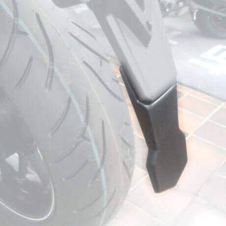 ■商品概要カラー：Matte BlackABS製■詳細説明車種専用設計です。PyramidのDuctailsは、車両後部の保護を手軽かつ効果的に強化します。Pyramid PlasticsのDuctailは、耐久性のあるABS樹脂または本物のカーボンファイバーで製作されています。取付の簡単さを保ちながら、リアホイールが巻き上げる水しぶきや異物を大幅に抑えます。ライダー、同乗者、荷物に加え、周囲の道路利用者の保護も強化します。Pyramid Ductailは、詳細な取付説明書と、必要に応じた追加の取付部品を同梱し、安全に梱包してお届けします。車両の加工は不要です。■注意点※ナンバープレートが金属製で、数字や文字が浮き出した形状の場合、本製品の取付が難しくなることがあります。※本製品は、正方形の英国仕様プラスチック製ナンバープレートに合わせて設計されています。※取扱説明書が付属する場合は、外国語となります。※輸入商材の為、納期が遅れる場合がございます。あらかじめご了承ください。※画像には他の商品が含まれている場合があります。※メーカー都合により商品の仕様変更がある場合がございます。ご了承ください。■適合車種Tracer 7&ensp;Tracer 7 年式: 20-26