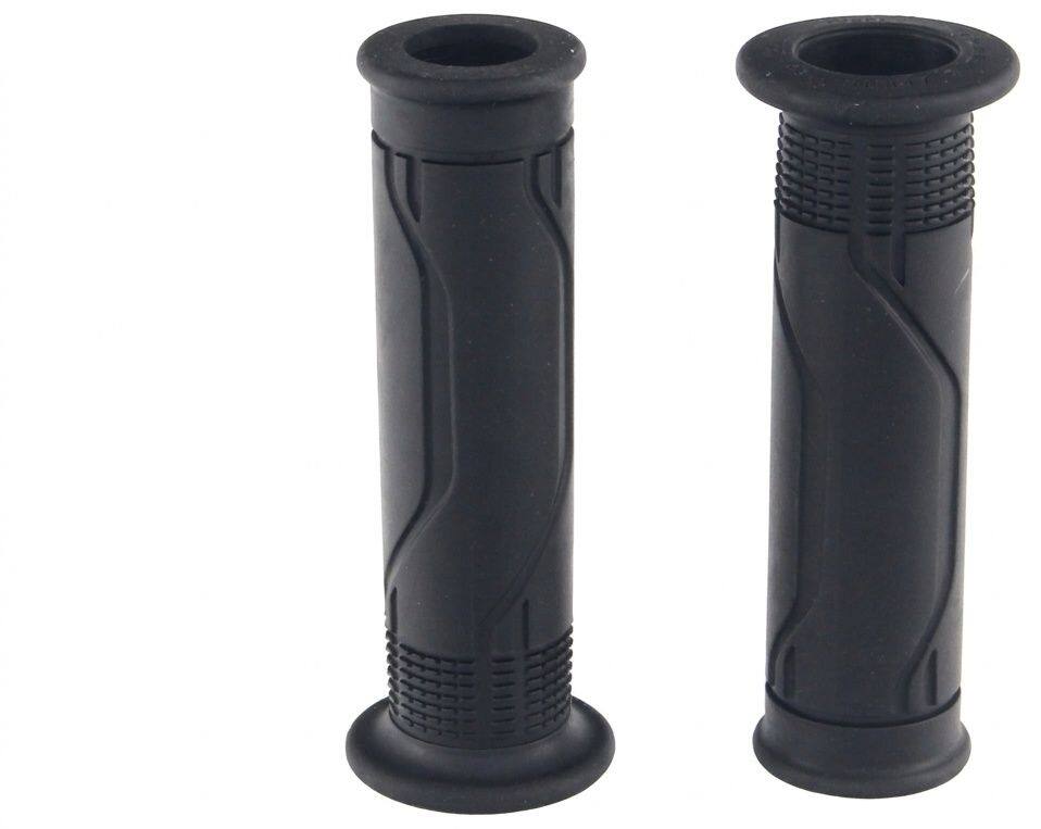 ■商品概要タイプ：OEM-RR GRIPS色[カラー]：ブラック材質[素材]：Super Soft(高柔軟性エラストマー)仕様：貫通(エンド穴あき)内容量[数量]：左右セット内径：Φ22/24mm長さ：115mm■詳細説明穴あき。純正の雰囲気はそのままに、握り心地をアップ。純正グリップの交換用としてもお勧めです。■注意点※ゴム製品の性質上、寸法には若干の誤差がある場合があります。(グリップ取り付け時の寸法を表記しております。)。※メーカー都合により商品の仕様変更がある場合がございます。ご了承ください。■適合車種PCXなど&ensp;PCXなど