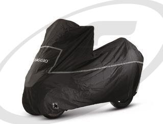 ■詳細説明Outdoor scooter cover made of black water-proof fabric. Thermo-taped joints， Piaggio logo， reflective inserts， transparent window for the licence plate and PVC coated chain ring. The cover is equipped with pockets for the accessories (top box， windscreen) and with an adjustable elastic band to ensure the right fitting.■適合車種BEVERLY 300 BEVERLY 350 ■商品番号605290M003