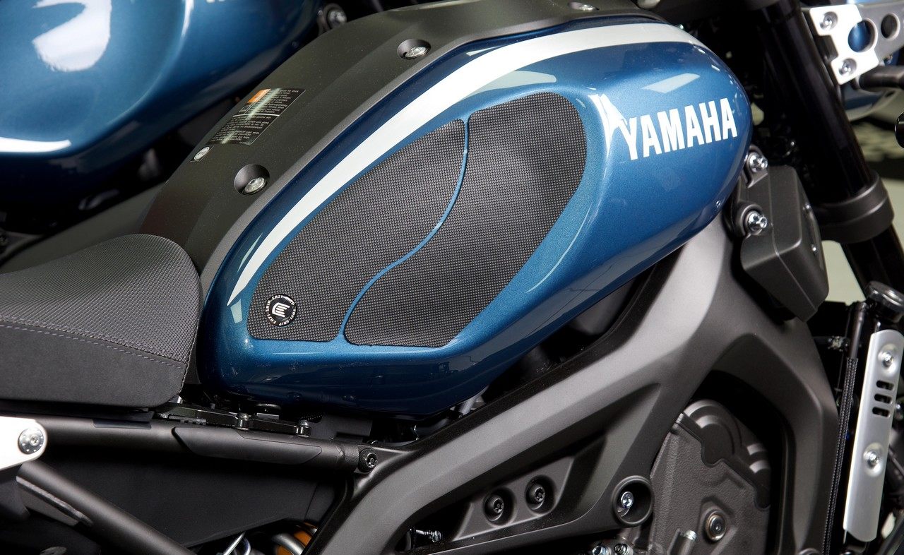 Eazi-Grip ������������å� �ˡ�����åץ��ݡ��� TANK GRIP PERFOMANCE XSR 900 YAMAHA ��ޥ� �ˡ�����åץѥå� ���󥯴�Ϣ ���� �����ס�PRO(�������å�) ���顼�����ꥢ