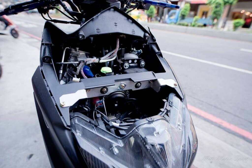 樂天商城 - EPIC エピック H-shaped front panel frame strengthen bracket FORCE YAMAHA ヤマハ その他スクーター外装 カウル関連 外装